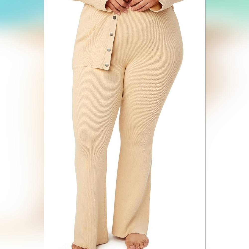 NWT Danielle Bernstein Women's Ribbed Flared pants, Tan color
